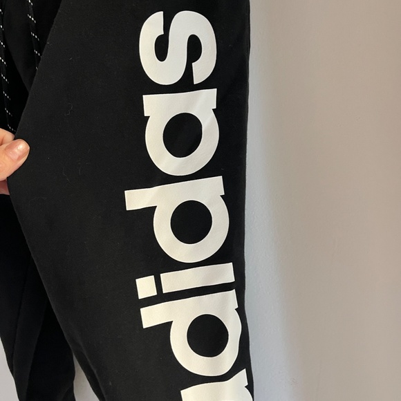 Adidas Jogging Loose Fit Capris - Picture 2 of 3